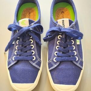 Cariuma Pantone OCA Low Profile Sneakers Unisex Women's Size 9.5/Men's Size 8